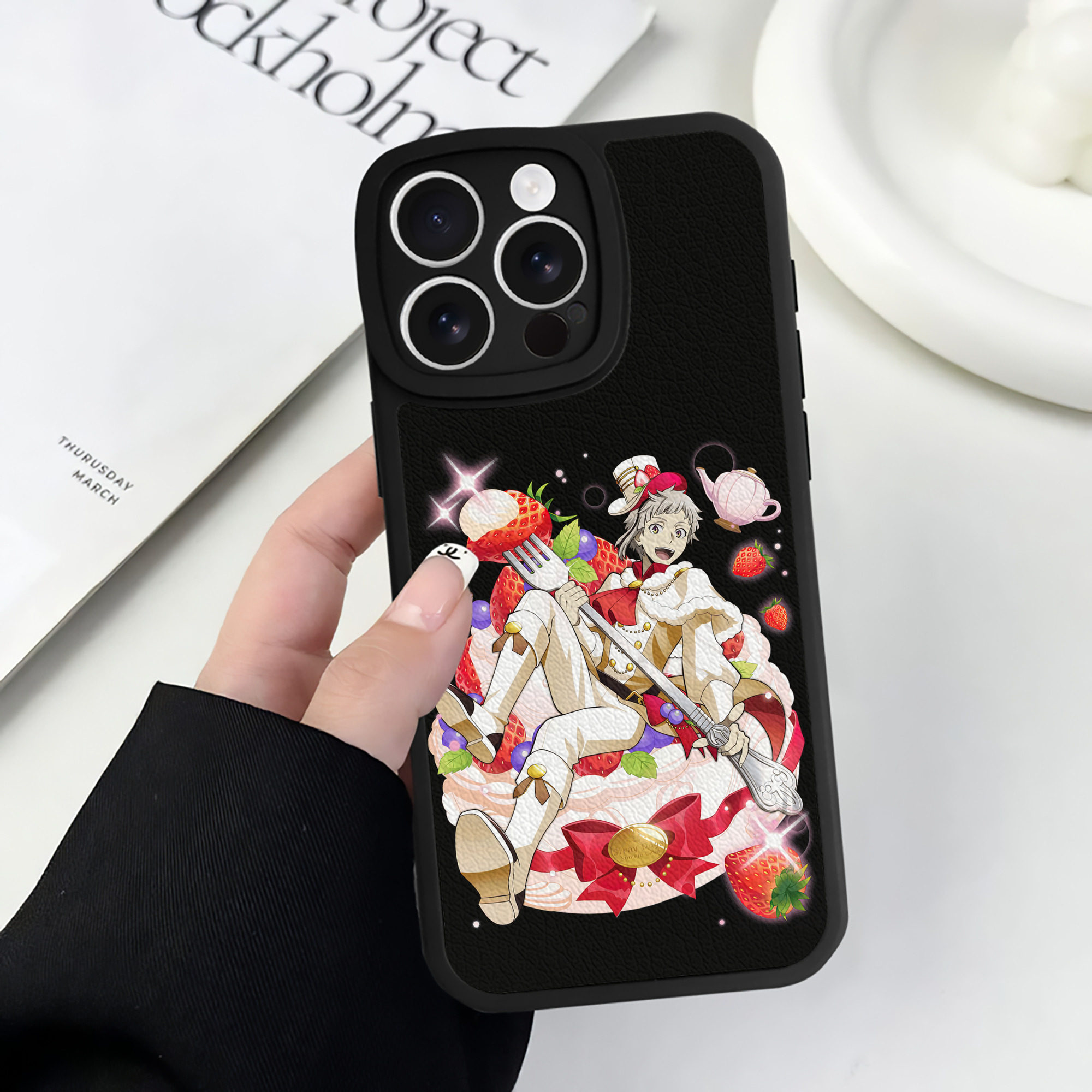 （画像用） 文豪ストレイドッグス Bungo Stray Dogs 【iPhone 16シリーズ対応】シリコンスマホケース（レザー調） 材質：シリコン